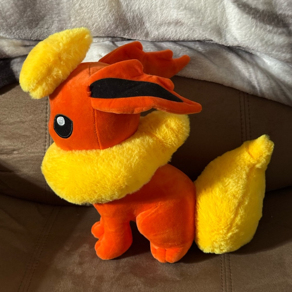 Flareon Plush Toy Pokémon (11”)